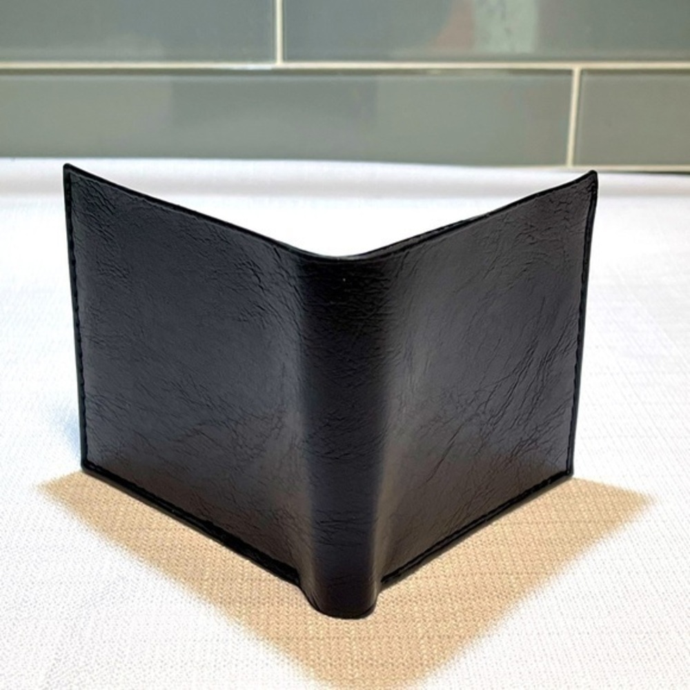 NWT Men’s/Boys Simple Black PU Leather Bifold Wallet